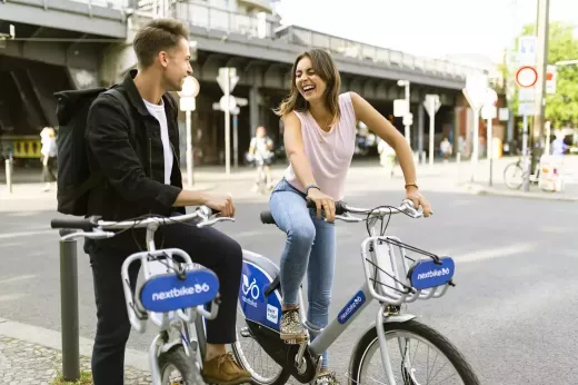 כוח דוושה: כיצד לנווט בבטחה ברחובות העיר על האופניים שלך