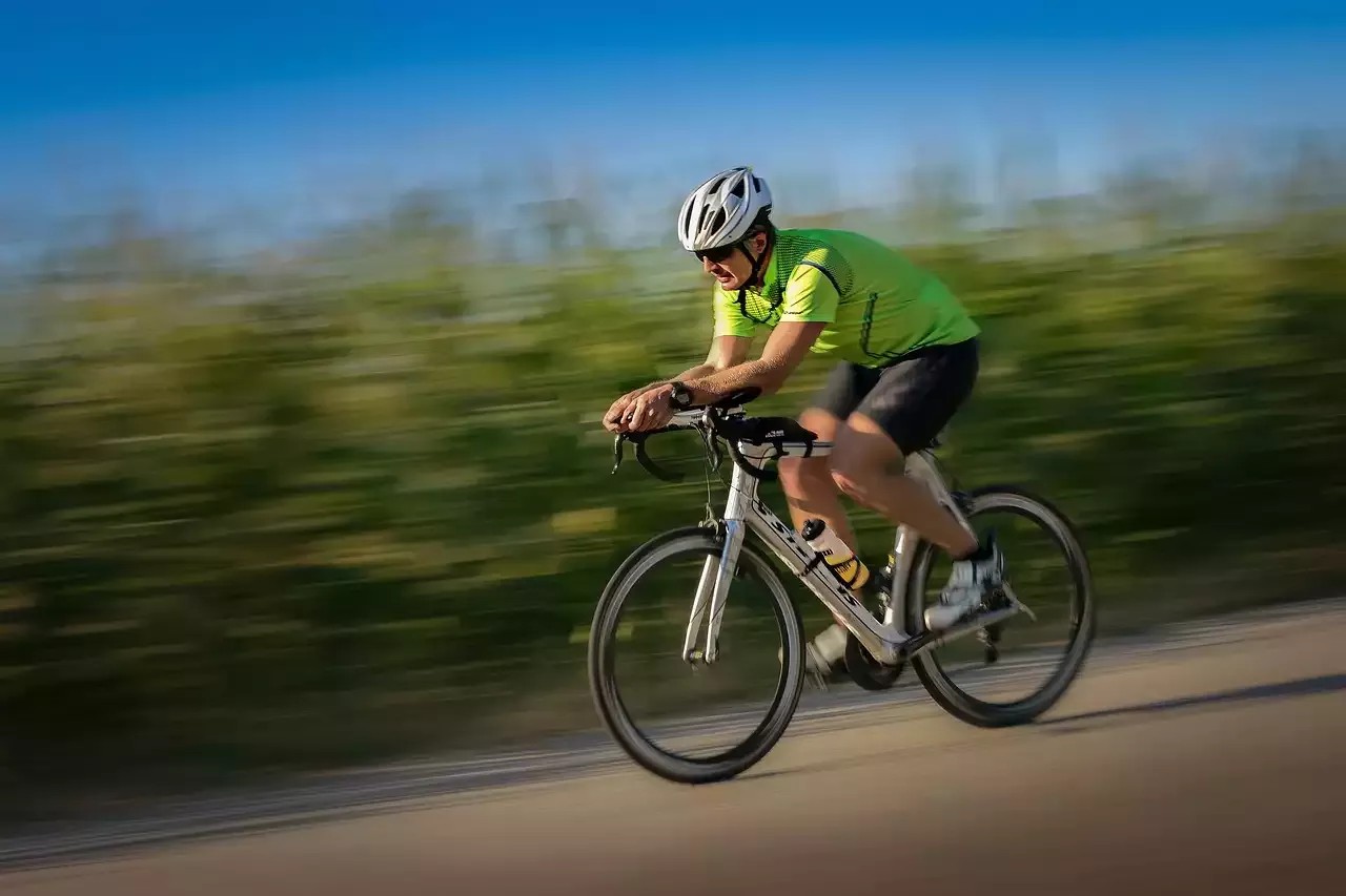 דוושת בדרך להצלחה: טיפים להתכונן לרכיבה על אופניים למרחקים ארוכים